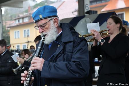 Dobrodošel mamut v Kamniku je dobil svoje mesto bronasti mamut v naravni velikosti, ki stoji v Mamutovem parku (19)